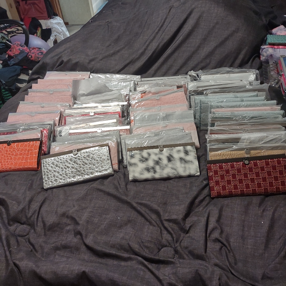 Wallets - Picture 3 of 8